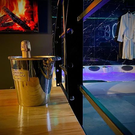 Loveroom Avec Jacuzzi 01 Chazey-sur-Ain Zewnętrze zdjęcie