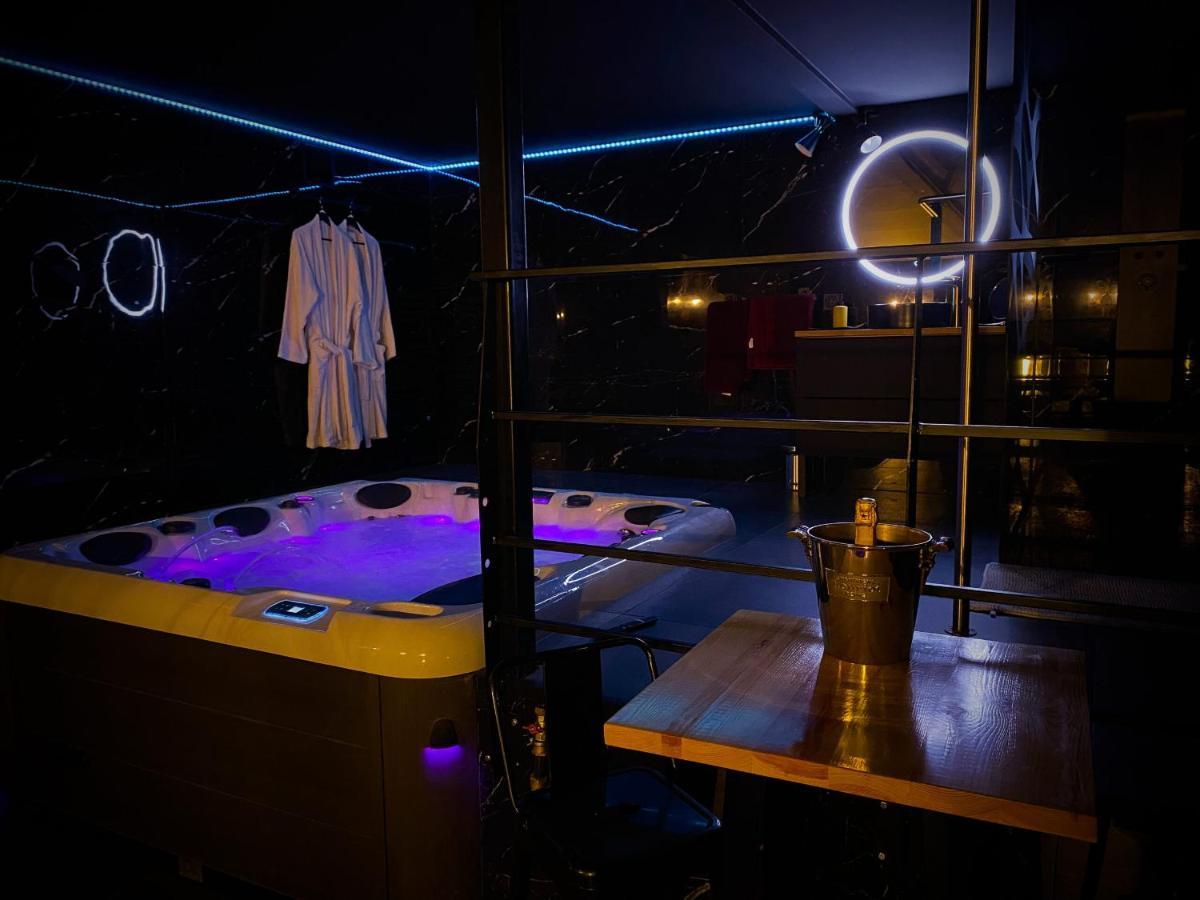 Loveroom Avec Jacuzzi 01 Chazey-sur-Ain Zewnętrze zdjęcie