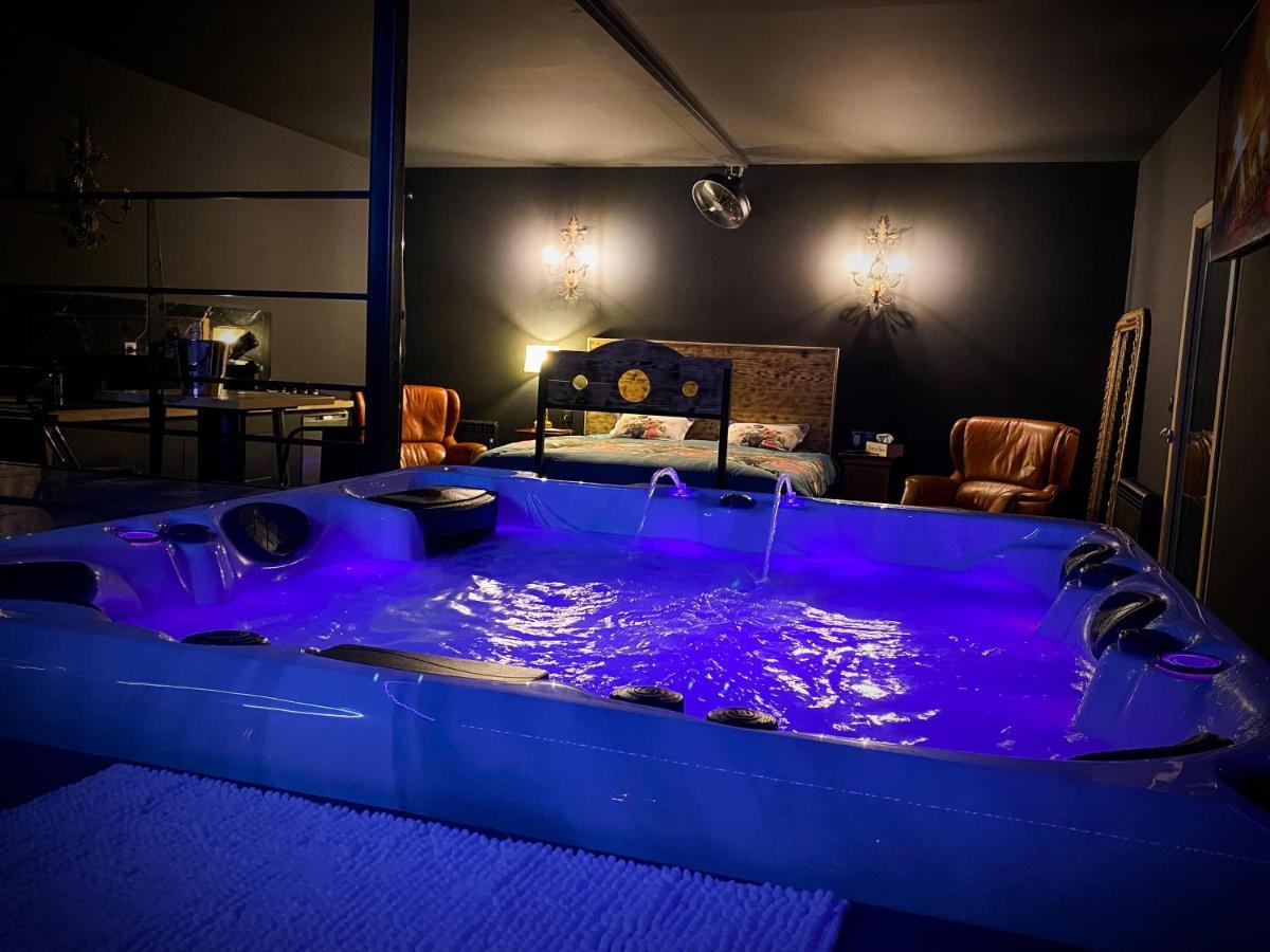 Loveroom Avec Jacuzzi 01 Chazey-sur-Ain Zewnętrze zdjęcie