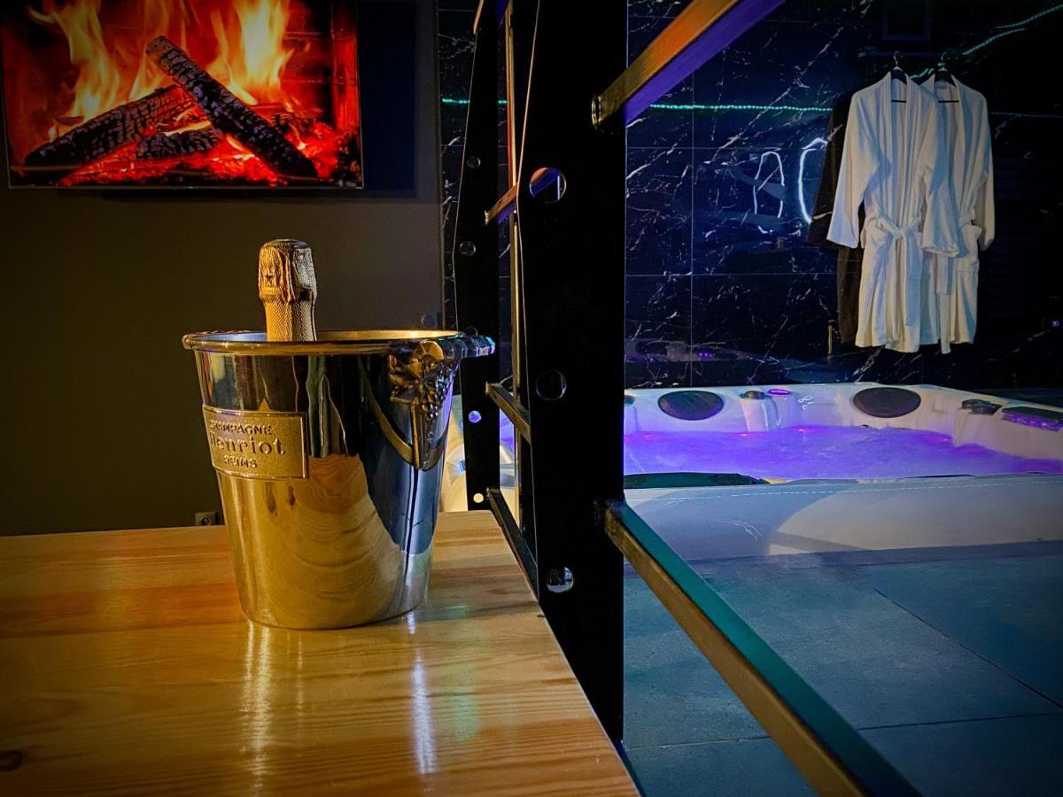 Loveroom Avec Jacuzzi 01 Chazey-sur-Ain Zewnętrze zdjęcie